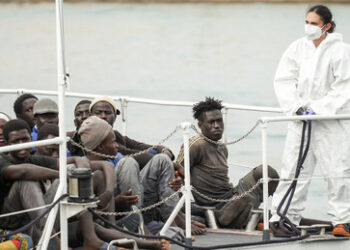 Kein Ende in Sicht: Boot mit 347 Migranten auf Lampedusa eingetroffen