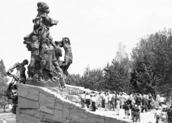 Maria Scharowa lässt Antony Blinken wegen seiner ungeheuerlichen Lügen zu Babi Jar auflaufen