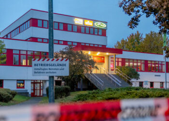 Mehrere Bundesländer von Bombendrohungen gegen Schulen und Medien betroffen