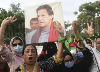 Pakistans Ex-Premier Khan wegen Geheimnisverrats angeklagt