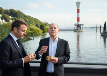 Scholz-Macron-Treffen: "Verteidigung der Demokratie" und "Fischbrötchen für die Freundschaft"