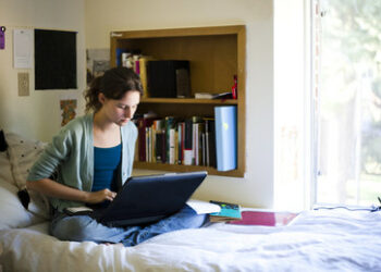 Uni-Absolventen: Wie ein Leben unter dem Dach der Eltern den amerikanischen Traum ersetzt