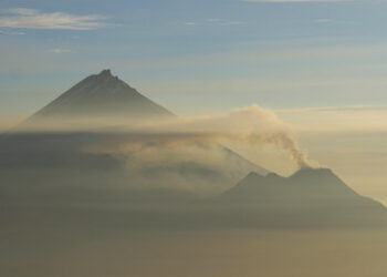 Vulkan auf Kamtschatka spuckt Asche in elf Kilometer Höhe – Warnung für Luftfahrt