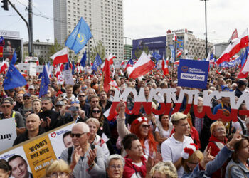 Warschau: Protestmarsch der Opposition vor Parlamentswahlen