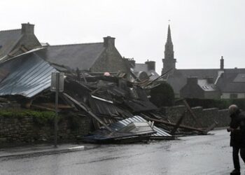 1,2 Millionen Haushalte in Frankreich nach Orkan ohne Strom