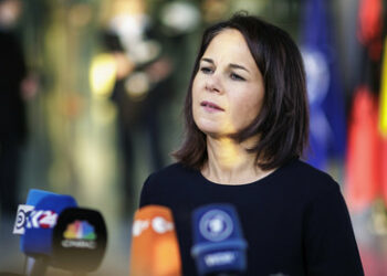 Baerbock: Nachlassende öffentliche Aufmerksamkeit für die Ukraine ist "fatal"