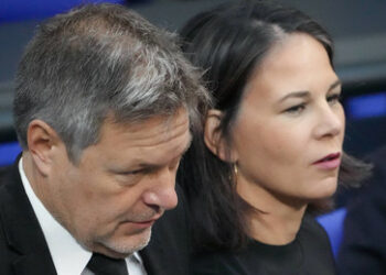 Baerbock und Habeck legen grüne Parteiämter nieder