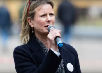 Ehemalige Bundestagskandidatin in Berlin bei Durchsuchung verletzt