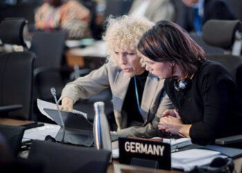 Eine Flugreise, die ist lustig...  250 Regierungsmitarbeiter reisen zum Klimagipfel nach Dubai