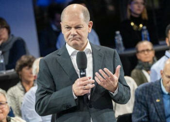 Kanzlergespräch: Rentner liest Scholz die Leviten