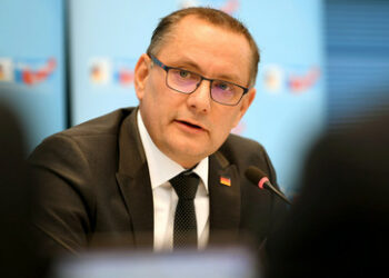 Nach Anschlag auf Wahlkampfveranstaltung: AfD-Chef Chrupalla erneut am Oberarm operiert