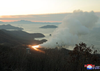 Nordkorea testet neue Feststofftriebwerke für ballistische Mittelstreckenraketen