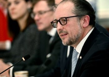 Österreichischer Außenminister: "Westen darf keine Angst haben, sich mit Russen zusammenzusetzen"