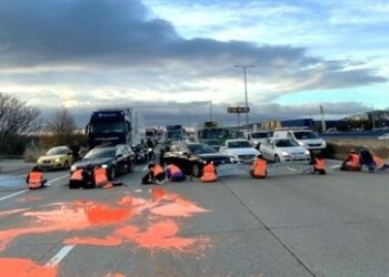 Schullandfahrt verhindert: Aktivisten der Letzten Generation zeigen kein Herz für Kinder