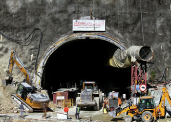 Tunneleinsturz in Indien: Acht Tage lang im Tunnel eingeschlossen