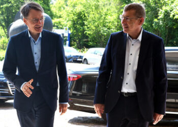 Corona-Aufarbeitung: PEI-Chef Cichutek macht die Fliege, Minister Lauterbach ist zufrieden