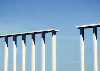 Distanzierung als Mittel der gesellschaftlichen Spaltung