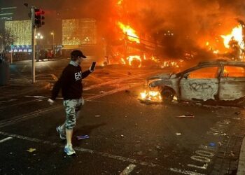 Einwanderungsfreundliche westliche Politiker befinden sich im Krieg mit dem eigenen Volk