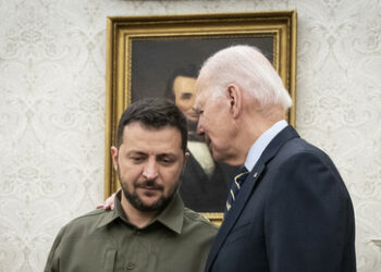 Es fließt zu viel Geld nach Kiew – sagt fast die Hälfte der US-Bürger