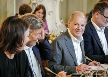 Fotografen und Visagisten statt Demokratie