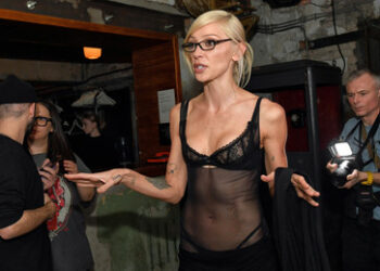 Moskau: Russische Popstars entschuldigen sich für Teilnahme an "Almost-Naked-Party"