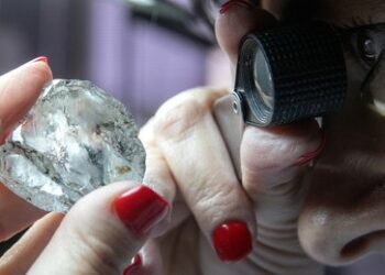 Peskow: Russland wird EU-Sanktionen gegen Diamanten umgehen