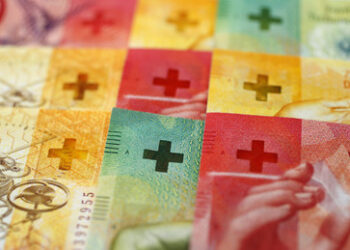 Schweizer Franken setzt Rekordkurs fort: SNB verpasst Anschluss an Zinspolitik von Fed und EZB