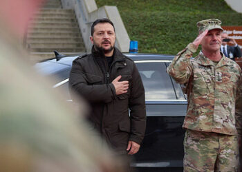 Selenskij besucht US-Stützpunkt in Deutschland: USA treiben Ukraine wieder in die Konfrontation