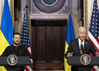 Selenskij und Biden erpressen sich gegenseitig