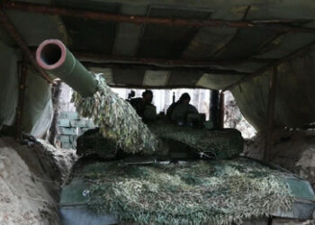 Video von der Front:  Russische Kampfpanzer im Einsatz im Donbass