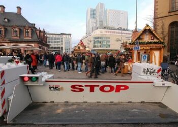 "Eingeschleuste Terroristen unter Flüchtlingen -  Verfassungsschutz warnt mit AfD-Argumenten