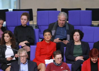 Bartsch blickt besorgt auf Ost-Wahlen – Linke fordert von BSW Mandate in Sachsen zurück