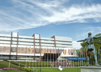 Bestechungsgeld aus Aserbaidschan: Anklage gegen zwei Ex-Bundestagsabgeordnete