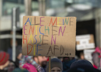 Demo-Kinder: Bei "Querdenkern" missbraucht, gegen AfD wichtig, weil "von Geburt an politisch"