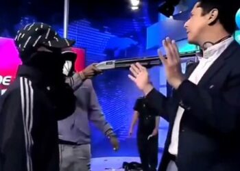 Ecuador: TV-Mitarbeiter vor laufender Kamera von Bewaffneten als Geiseln genommen
