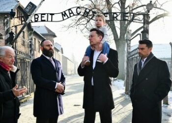 Elon Musk besucht KZ Auschwitz