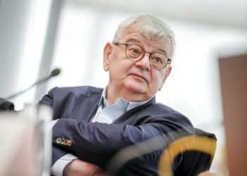 Ex-Außenminister Fischer: "Das Beste, was wir für den Frieden tun können, ist massiv aufzurüsten"