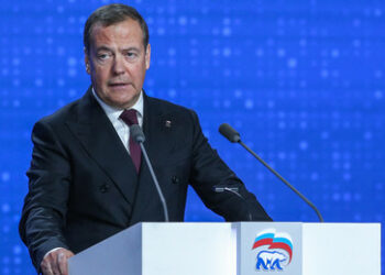 Ex-Präsident Dmitri Medwedew: Selenskij ist "Abschaum"