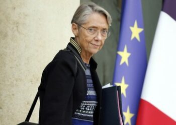 Frankreichs Regierung tritt zurück