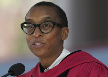 Harvards erste schwarze Präsidentin tritt nach Enthüllung von Plagiatsfällen zurück