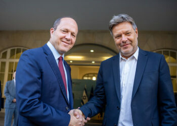 Israelischer Wirtschaftsminister: Iran ist jetzt "legitimes Ziel" für israelische Raketen