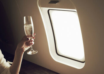 Oxfam-Studie: Fünf reichste Menschen der Welt verdoppelten ihr Vermögen seit 2020