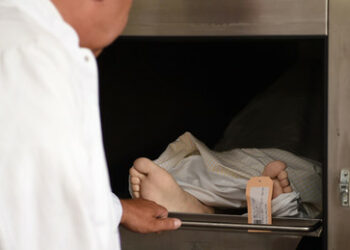 Plötzlich und unerwartet? Drastischer Anstieg von Todesfällen bei Briten mittleren Alters