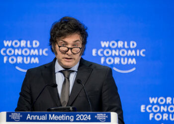 Präsident Milei: Übereinkünfte mit dem IWF in Davos, Proteste und Straßenblockaden in Argentinien