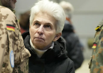 Strack-Zimmermann will Bundeswehr für Ausländer öffnen