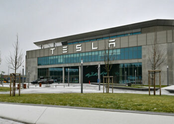 Wegen Konflikt mit Huthis: Tesla muss Produktion in Deutschland stoppen