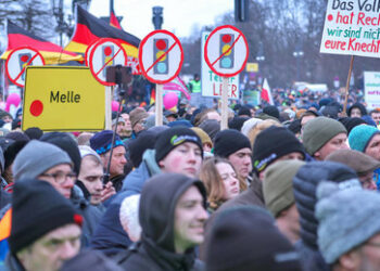 "Anti-Nazi"-Strategie: Wie man Bauernproteste durch Regierungsclaqueure ersetzt