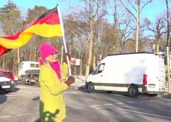 "Wir stehen am Anfang von etwas ganz Großem" – RT DE begleitet Bauernkorso in Brandenburg