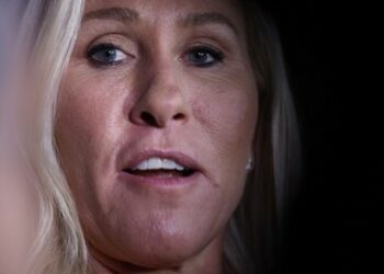 Abgeordnete Taylor Greene zu Außenminister Cameron wegen Ukraine-Hilfe: "Leck mich am Arsch"