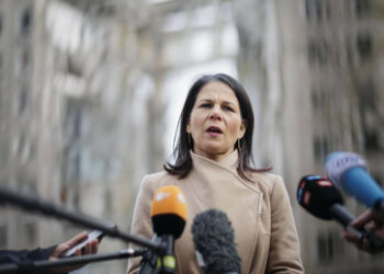 Auswärtiges Amt behauptet: Baerbocks Delegation von russischer Drohne überrascht